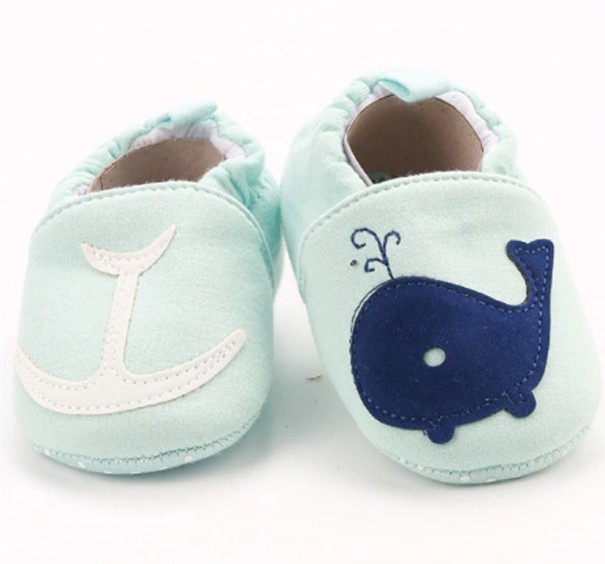 Chaussons pour enfants avec une baleine vert 0-6 mois