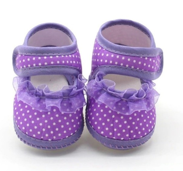 Chaussons pour filles avec volants violet 6-12 mois