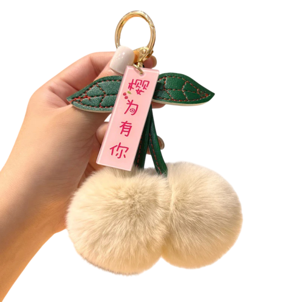 Chaveiro com cerejas de pelúcia 11 cm Pendurador de pelúcia com inscrição Decoração suave para chaves Bolsa Mochila Presente adorável branco