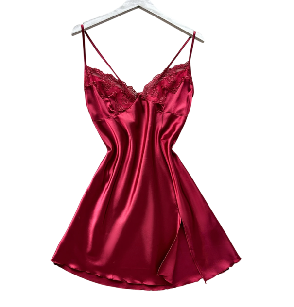 Chemise de nuit en satin pour femme avec dentelle Chemise unie élégante avec décolleté en V Lingerie de nuit luxueuse en polyester léger Différentes couleurs rouge M