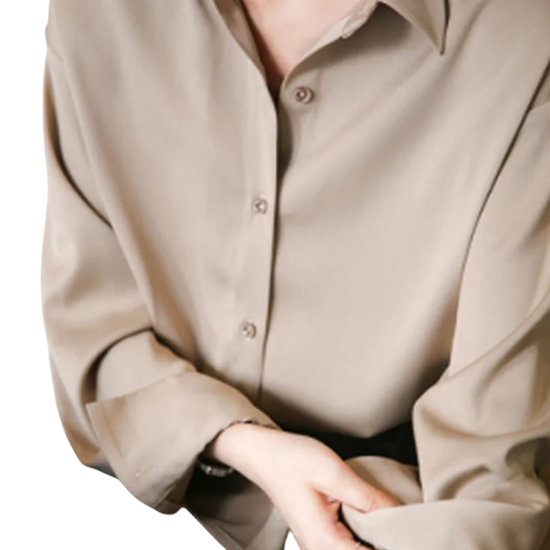 Chemise en satin élégante pour femmes avec col Coupe ample avec boutons Blouse unie en polyester Top stylé pour le travail et les loisirs beige S