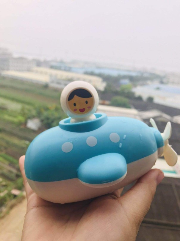 Children's Spraying Figurine 6