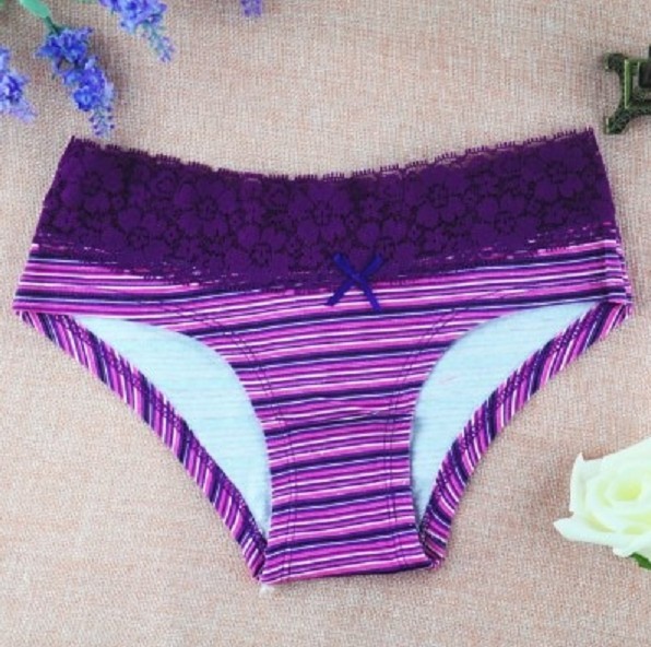 Chiloți cu dungi cu tiv floral violet L