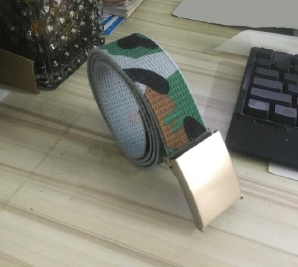 Cinturón de hombre con estampado de camuflaje. 100 cm 1