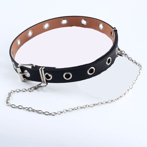 Cinturón de mujer con detalles metálicos. negro