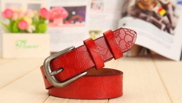 Cinturón de piel elegante J3079 rojo 110 cm