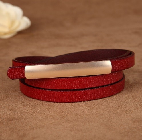 Cinturón estrecho elegante con hebilla J3043 rojo