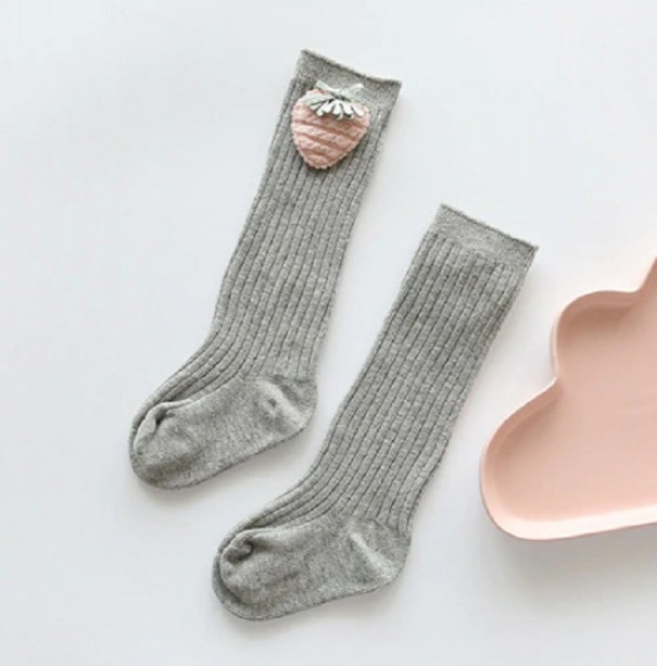 Ciorapi pentru fete cu motiv 3D gri 1-3 ani