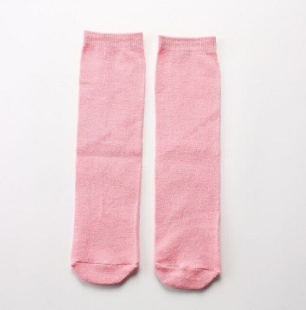 Ciorapii colorati ai fetelor roz