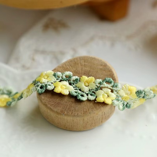 Čipková kvetinová stuha 2 cm x 90 cm Jemná dekoratívna stuha Vintage čipka na svadobnú výzdobu Ozdobná stuha na darčeky a tvorenie Ručné práce žltá