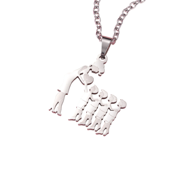 Colar com pendente de mãe com 4 filhos prateado