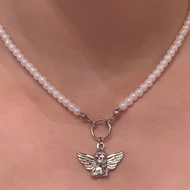 Colar de pérolas para senhora com anjo 1