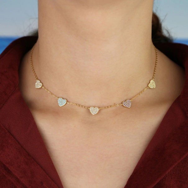 Colar feminino com corações dourado