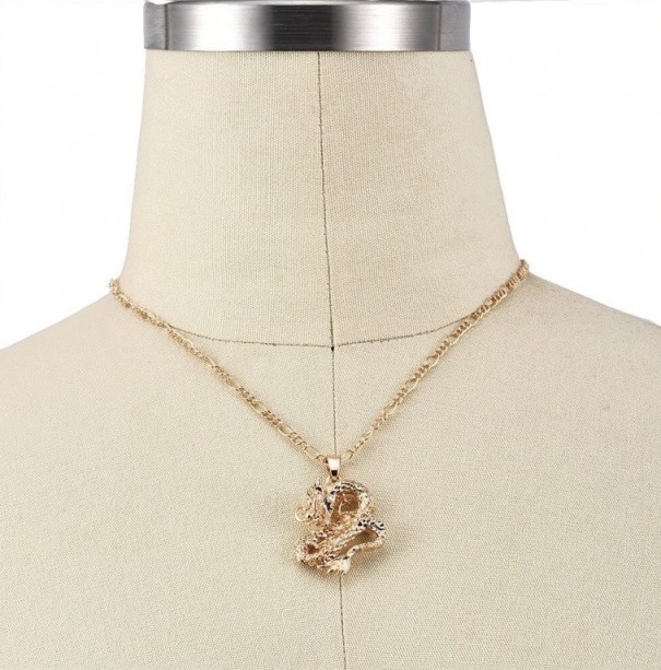 Colar feminino com dragão 3