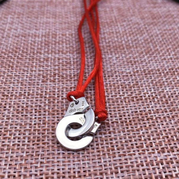 Colar feminino com ganchos vermelho