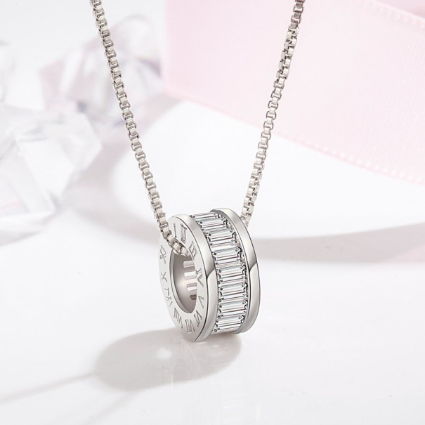 Colar feminino com pendente circular D514 prateado