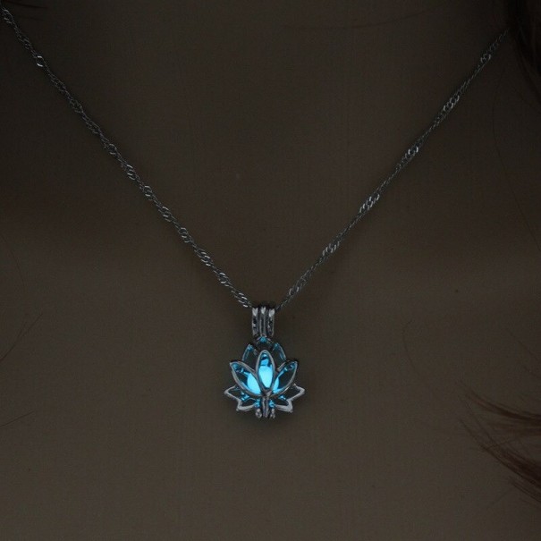 Colar feminino com pendente D67 azul claro