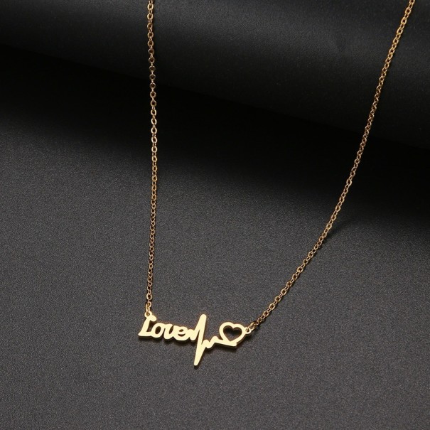 Colar feminino com pendente love dourado