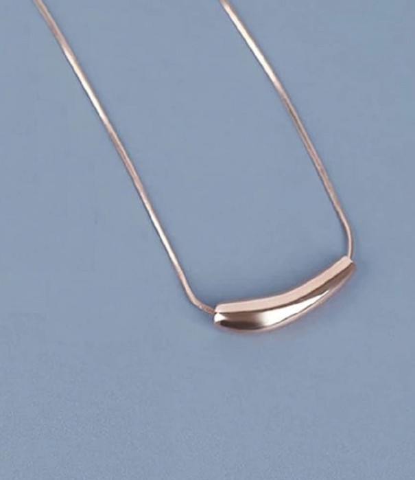 Colar feminino com tubo rosa velho