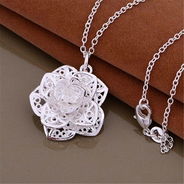 Collana da donna con fiore D335 1