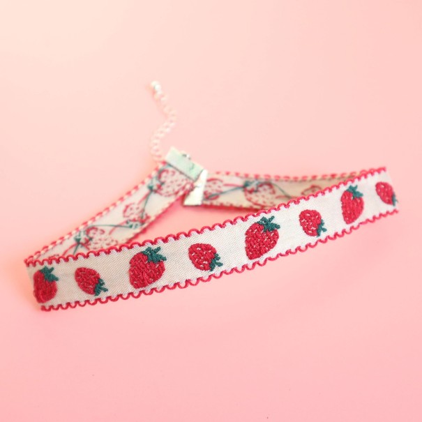 Collana da donna con fragola 2