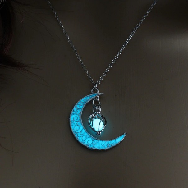 Collana luminosa da donna con luna 3