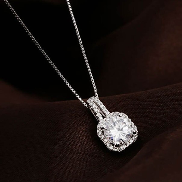 Collar de mujer con colgante D846 blanco