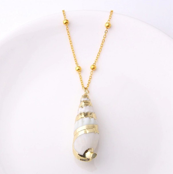 Collar de mujer con concha 4