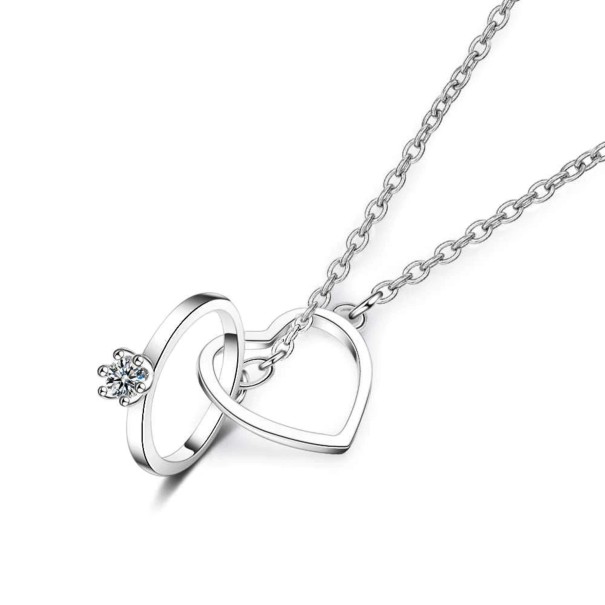 Collar de mujer con corazón y anillo. 1