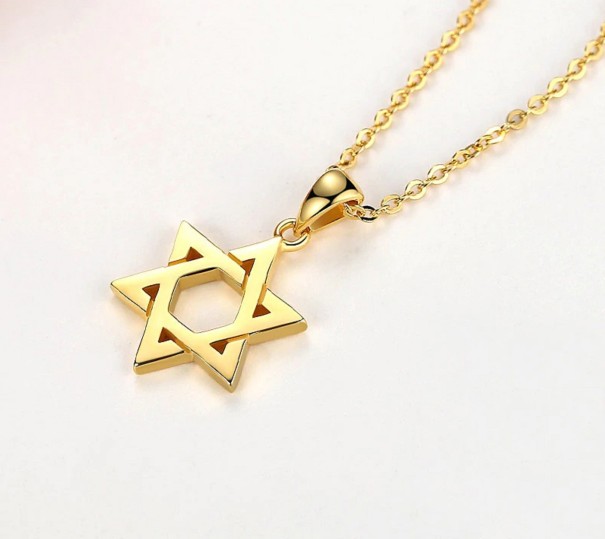 Collar de mujer con estrella de David dorado