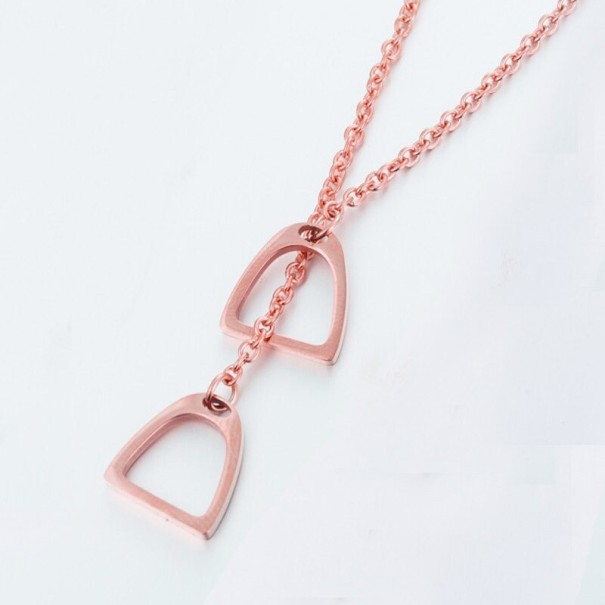 Collar de mujer con estribos de caballo rosa viejo