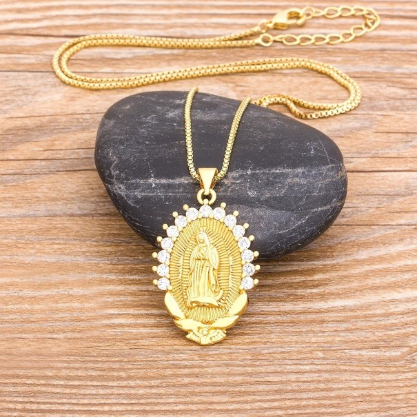 Collar de mujer con la Virgen María 9