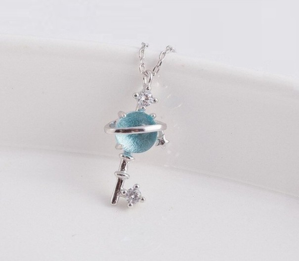 Collar de mujer con un planeta 2