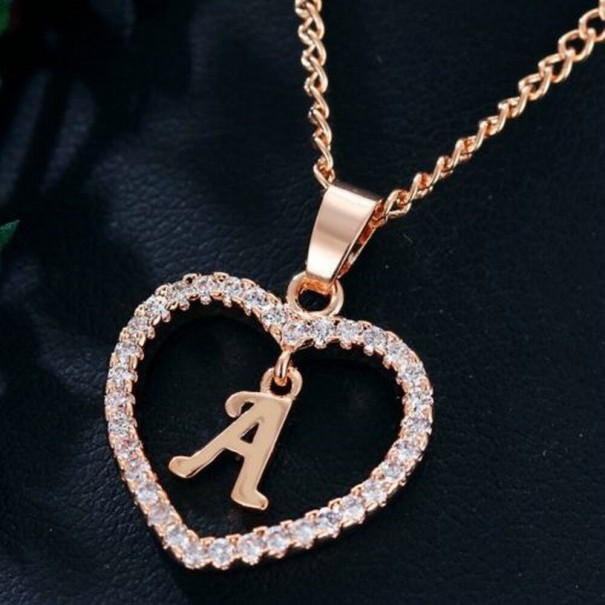 Collar de mujer letra en corazón A