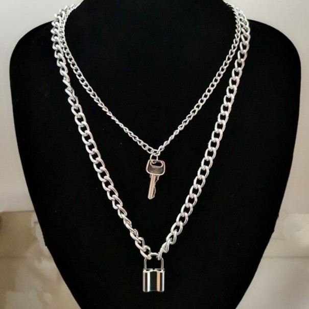 Collar doble de mujer con llave y cerradura plateado