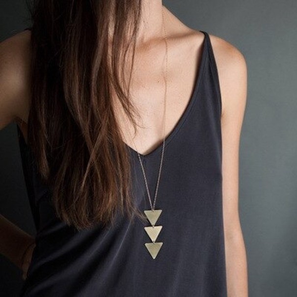 Collar largo de mujer con triángulos dorado