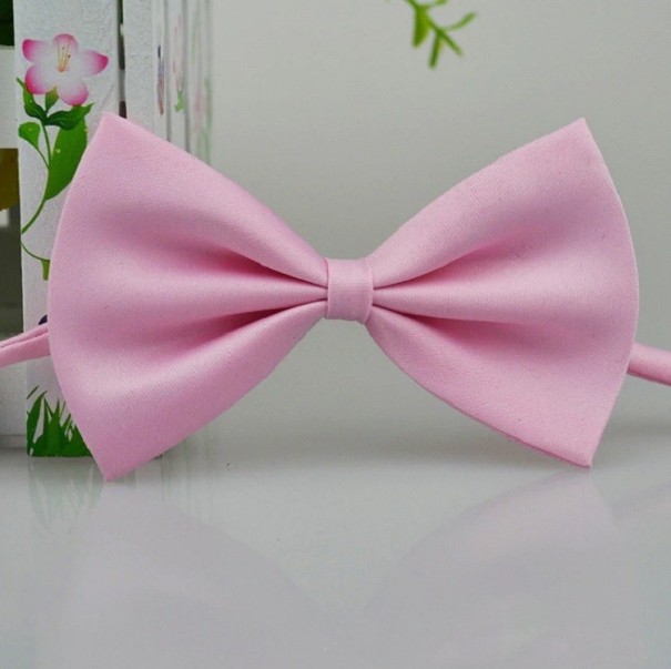 Collare con farfallino rosa chiaro