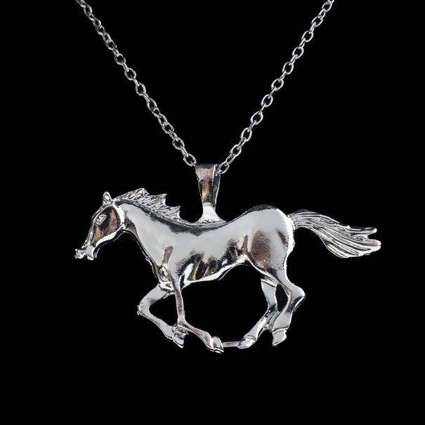 Collier avec cheval argenté