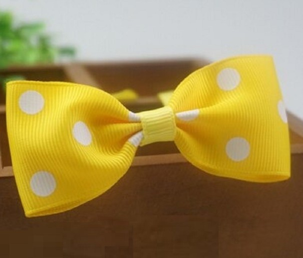 Collier avec nœud papillon C766 jaune