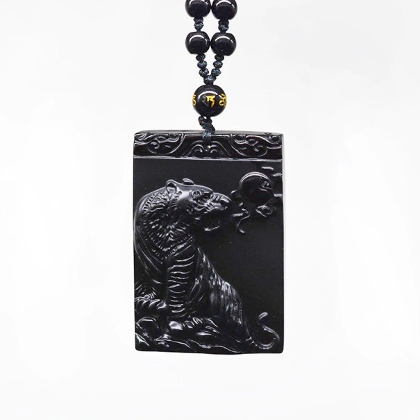 Collier avec tigre 1