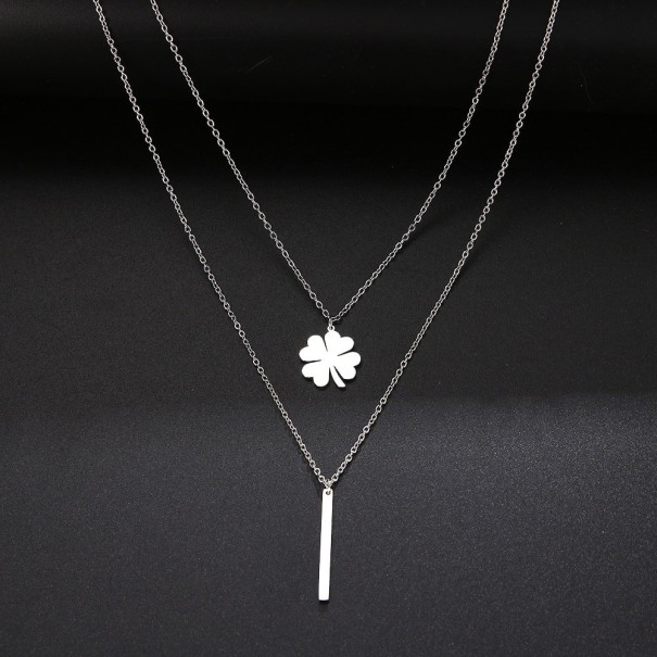 Collier double pour femme avec un trèfle à quatre feuilles argenté