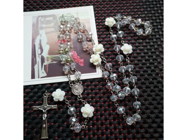Collier en rosaires pour femmes blanc