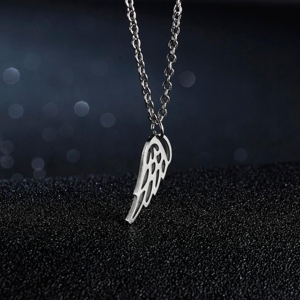 Collier féminin avec pendentif D386 1