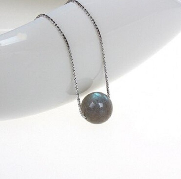 Collier féminin avec pendentif rond D445 2