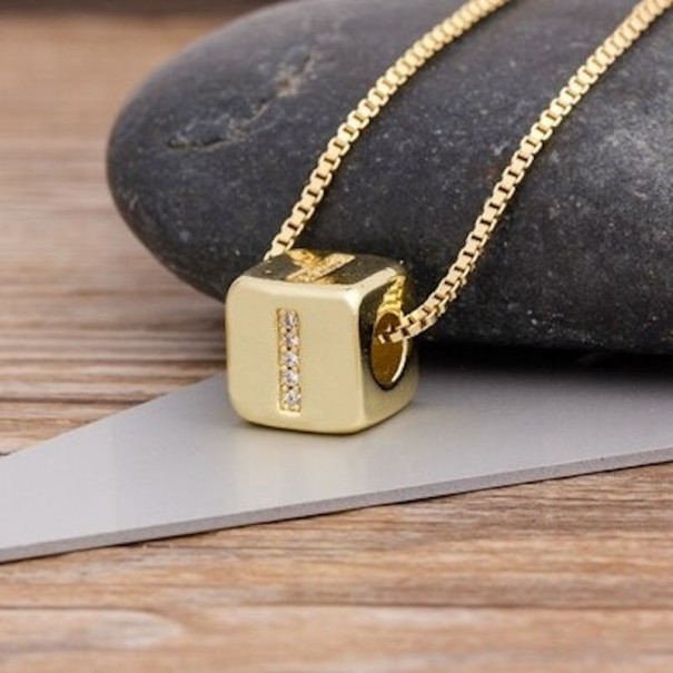 Collier femme avec lettre sur cube I