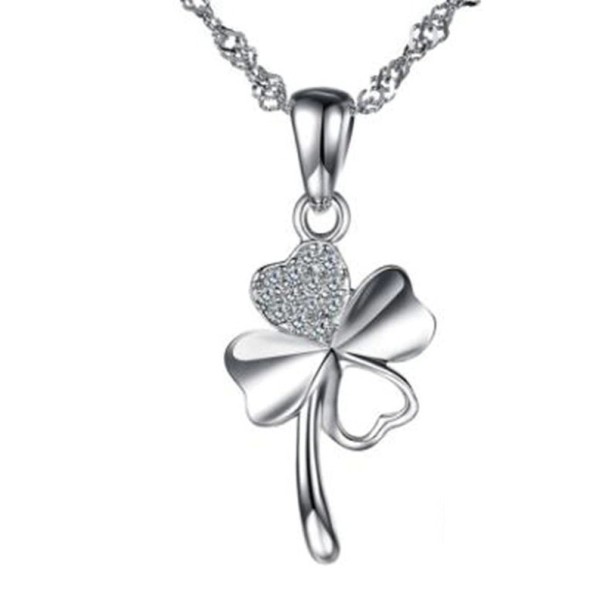 Collier Femme avec un Trèfle D271 1