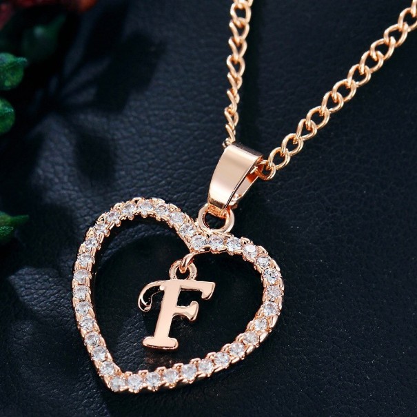 Collier femme lettre dans un cœur F