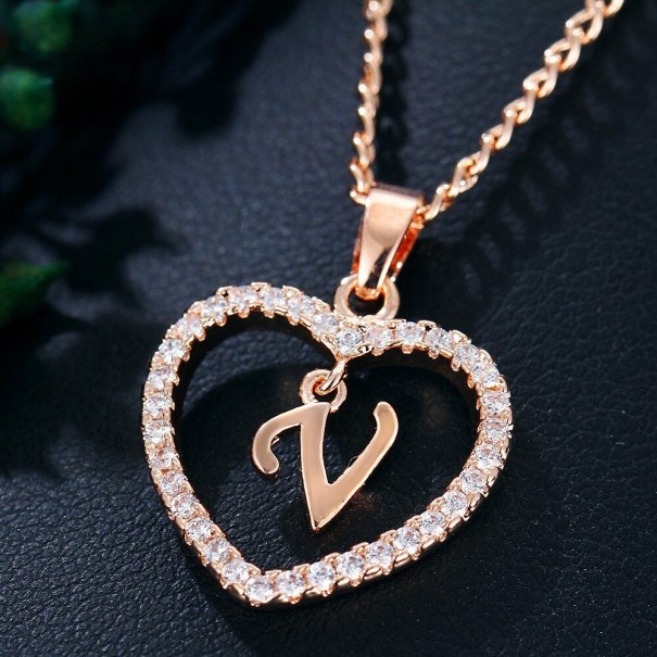 Collier femme lettre dans un cœur V
