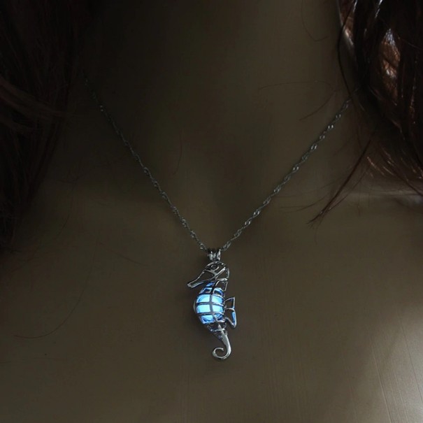 Collier lumineux pour femmes avec des créatures marines 1