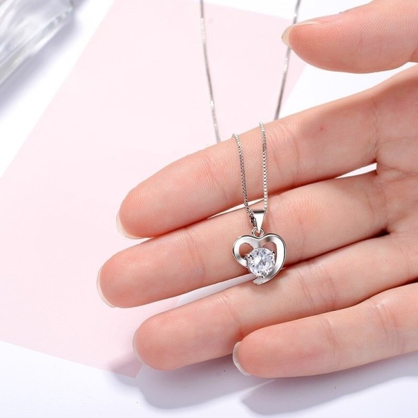 Collier pour femme avec cœur D515 blanc